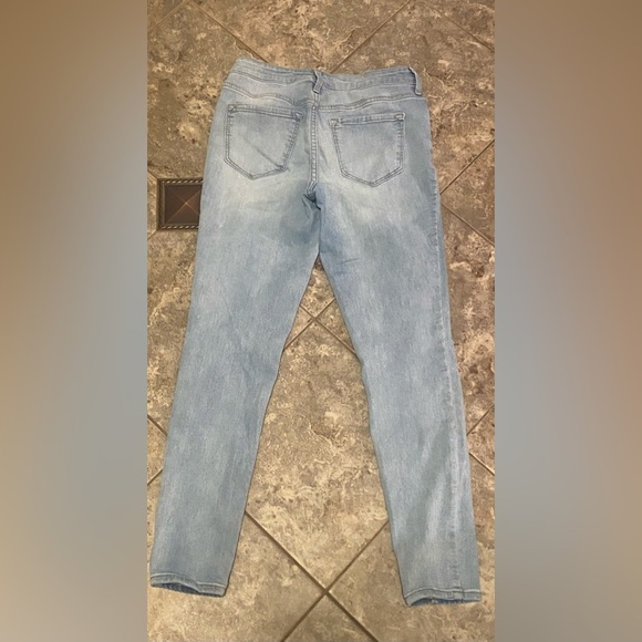 Old Navy Mid-Rise Jeans - Picture 2 of 4